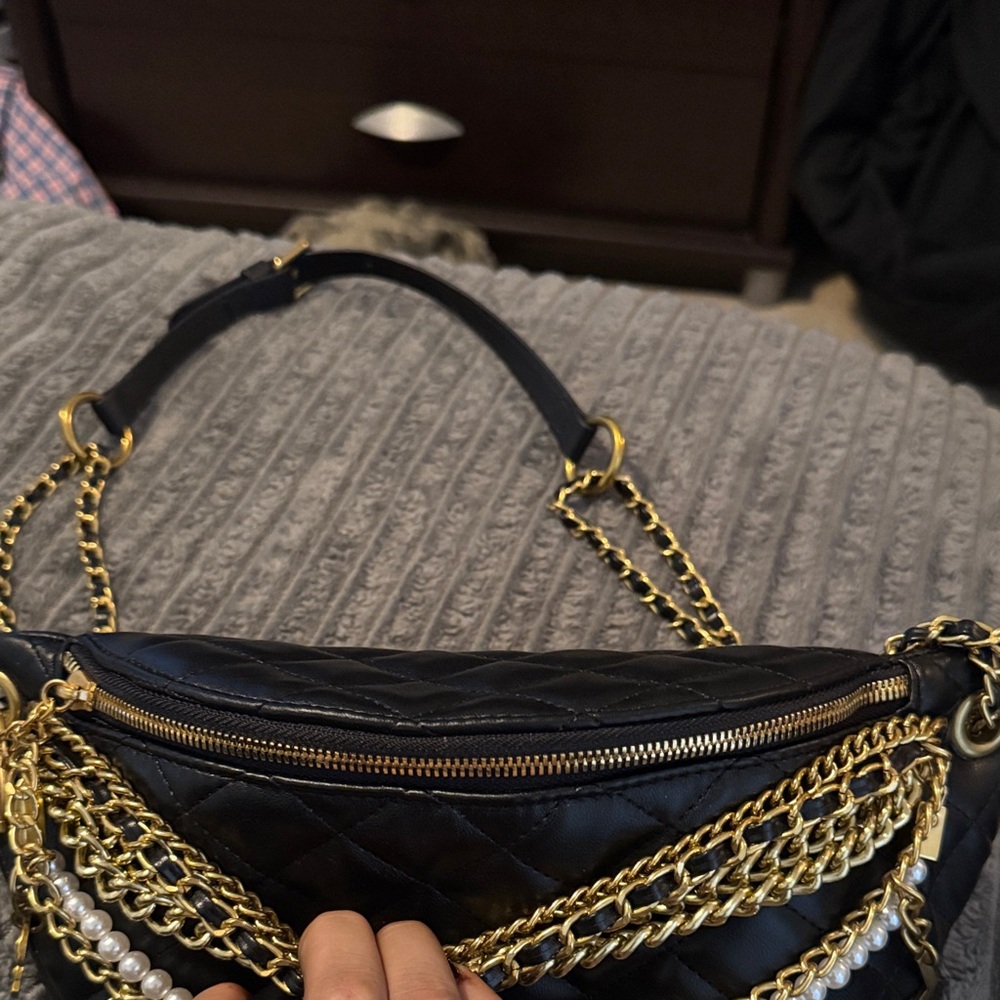 Luxury Black Quilted Chain Bag Never used - Picture 2 of 5
